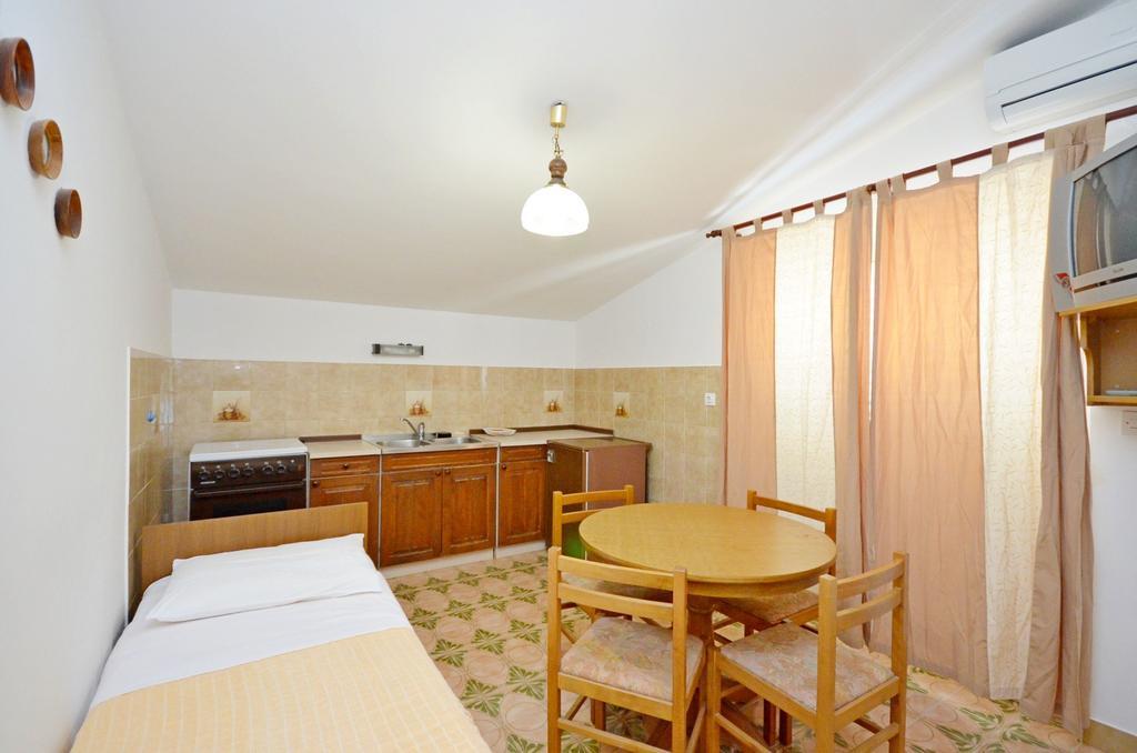 Apartments Vila Punta Jadrtovac Bagian luar foto